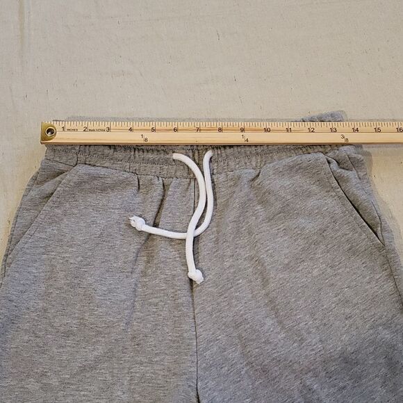 NWOT Girls H&M Sweat Shorts! - Picture 3 of 8